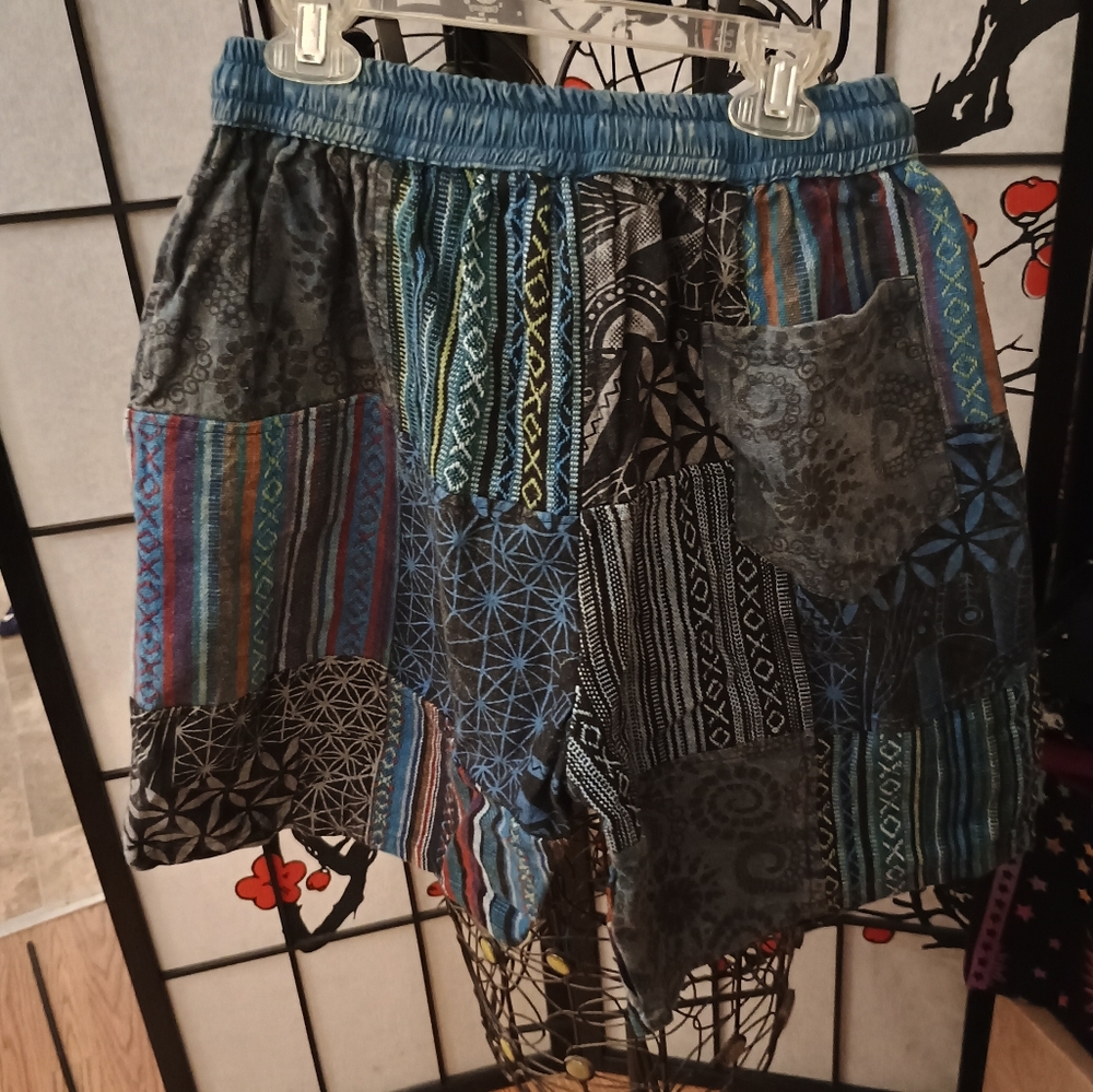 NWT Bohemian Patchwork Unisex Cargo Shorts Size M & L - Picture 4 of 5